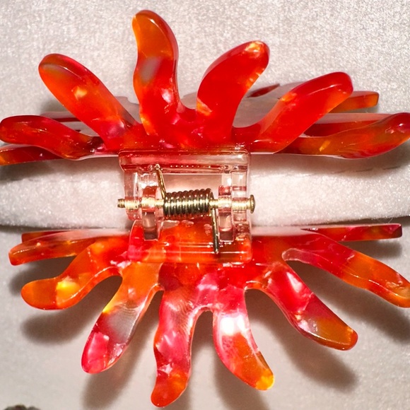 Sun Hair Claw Accessory - Picture 5 of 7